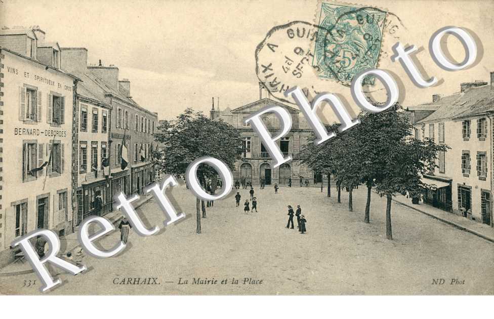 la Mairie et la Place