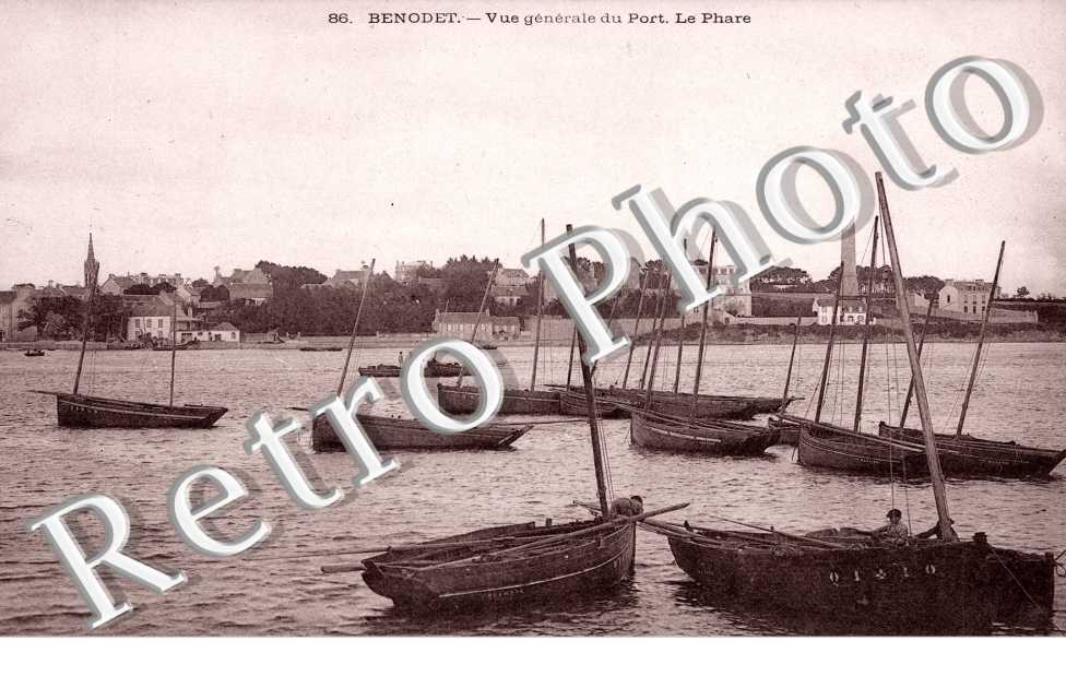 Vue Generale du Port, le Phare