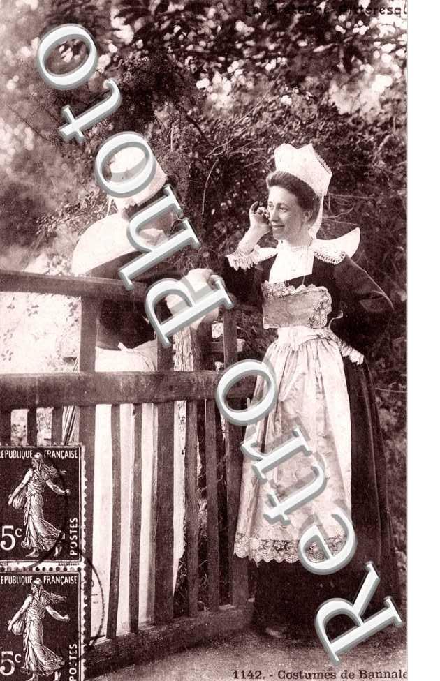 deux femmes, costume, folklore