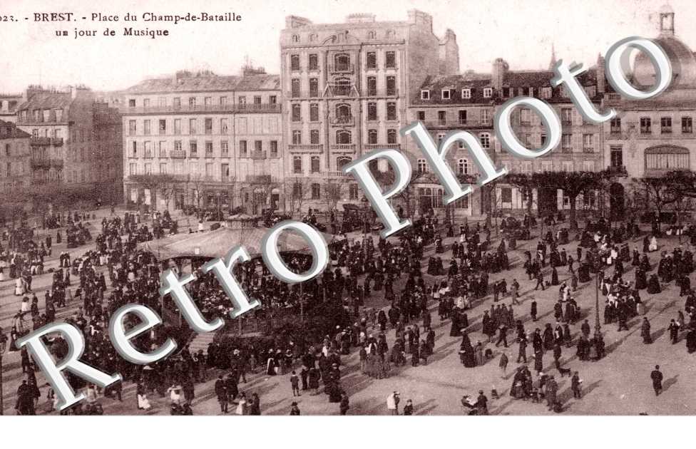 Place du Champ de Bataille, un jour de musique