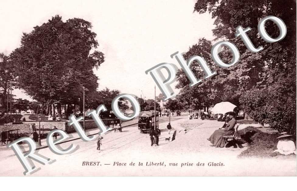 Place de la Liberte, vue prise des Glacis