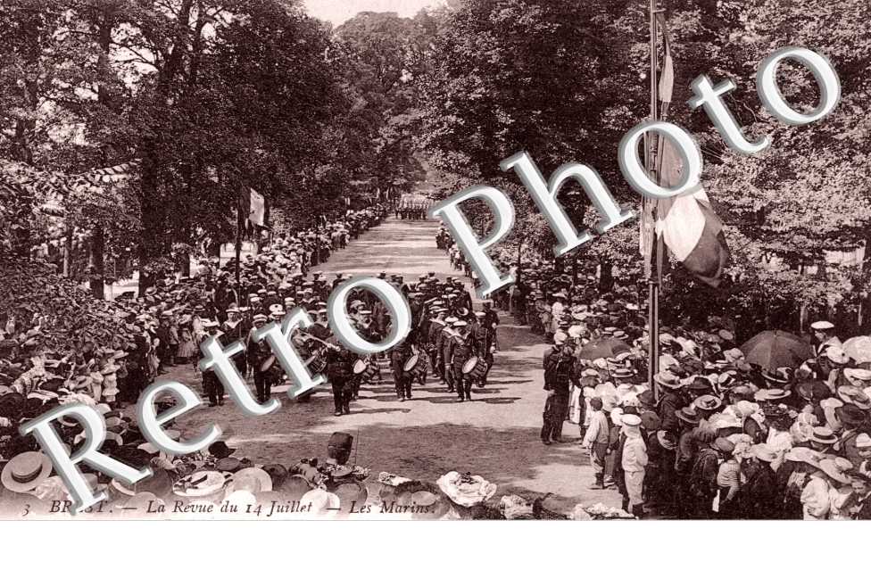 La Revue du 14 juillet, les Marins, la Musique