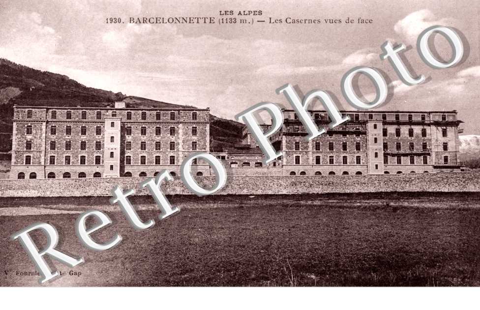Les casernes vues de face