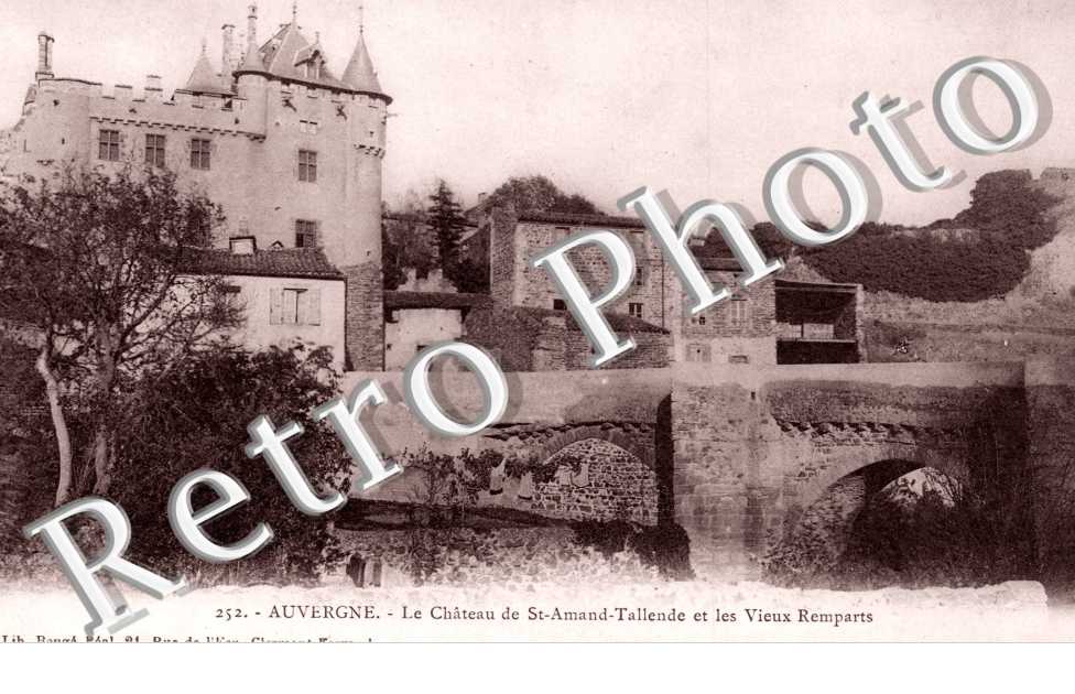 le Chateau de St. Amand et vieux ramparts