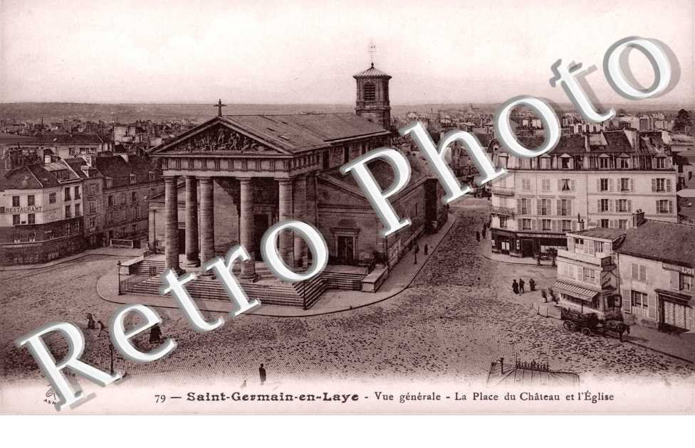 vue  generale - la place du chateau et l'église