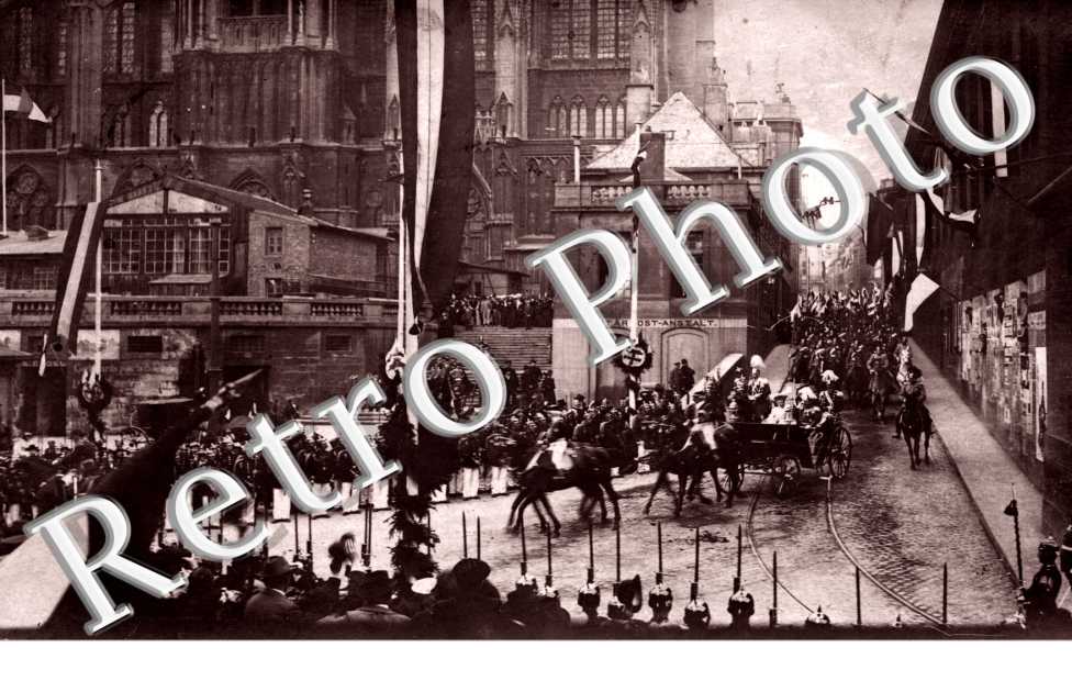 un defile rue d&#039;Estrees en 1903 - Cathedrale
