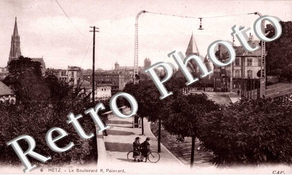 Le Boulevard R. Poincare