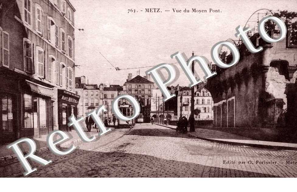 Vue du Moyen Pont (rue du Pont des Morts)