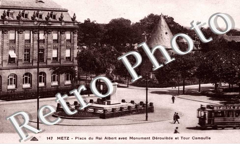 Place du Roi Albert avec monument Deroulede et Tour Camoufle