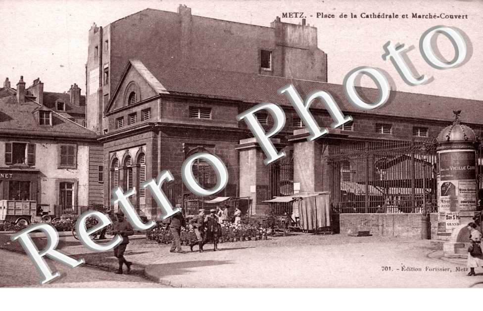 Place de la Cathédrale et Marché Couvert