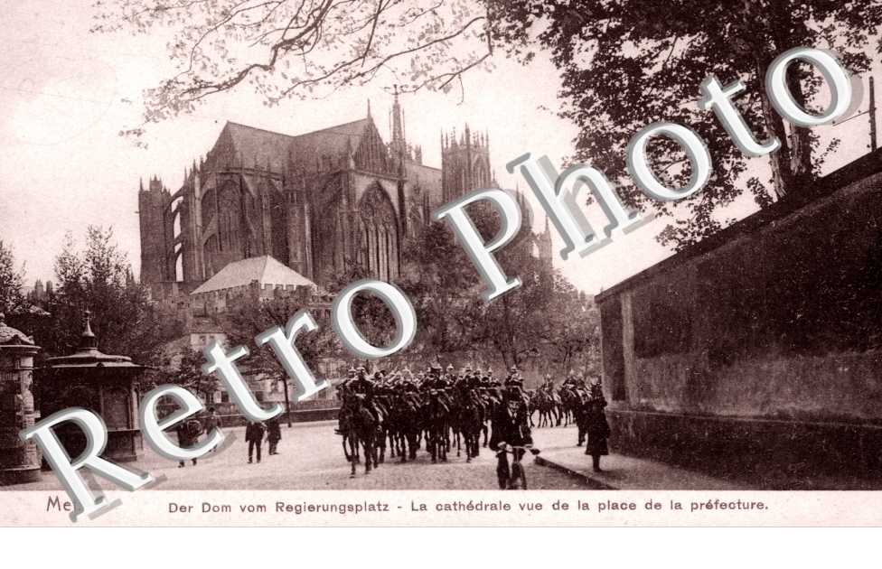le cathedrale vue de la place de la prefecture