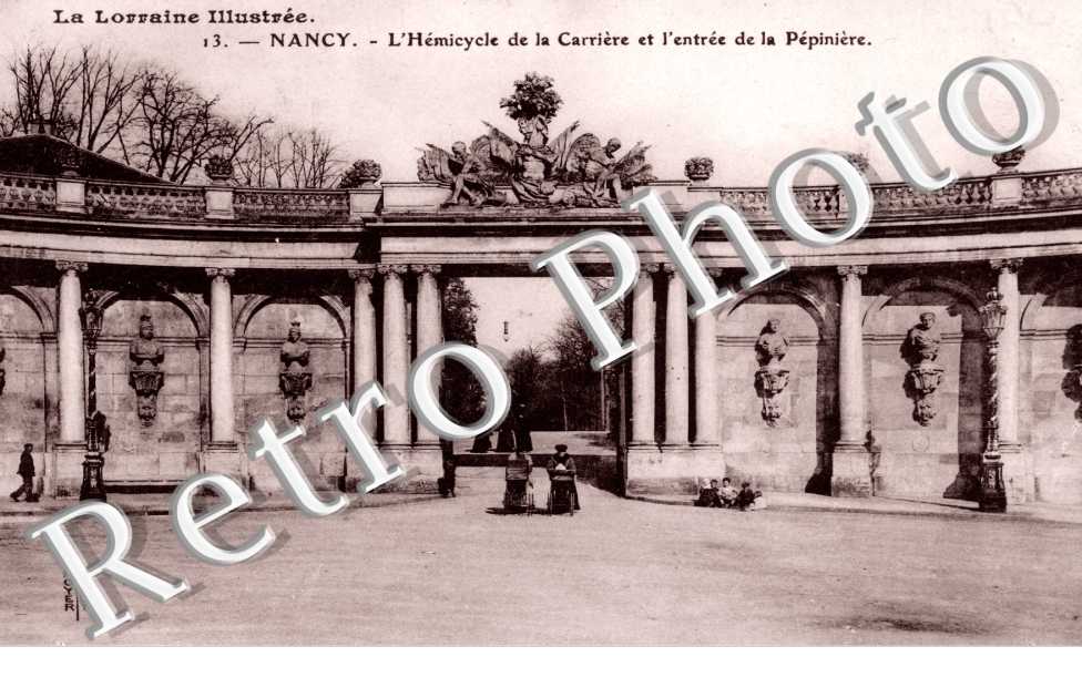 place de la Carriere  l'hemicycle de la Carriere et l'entree de la Pepiniere
