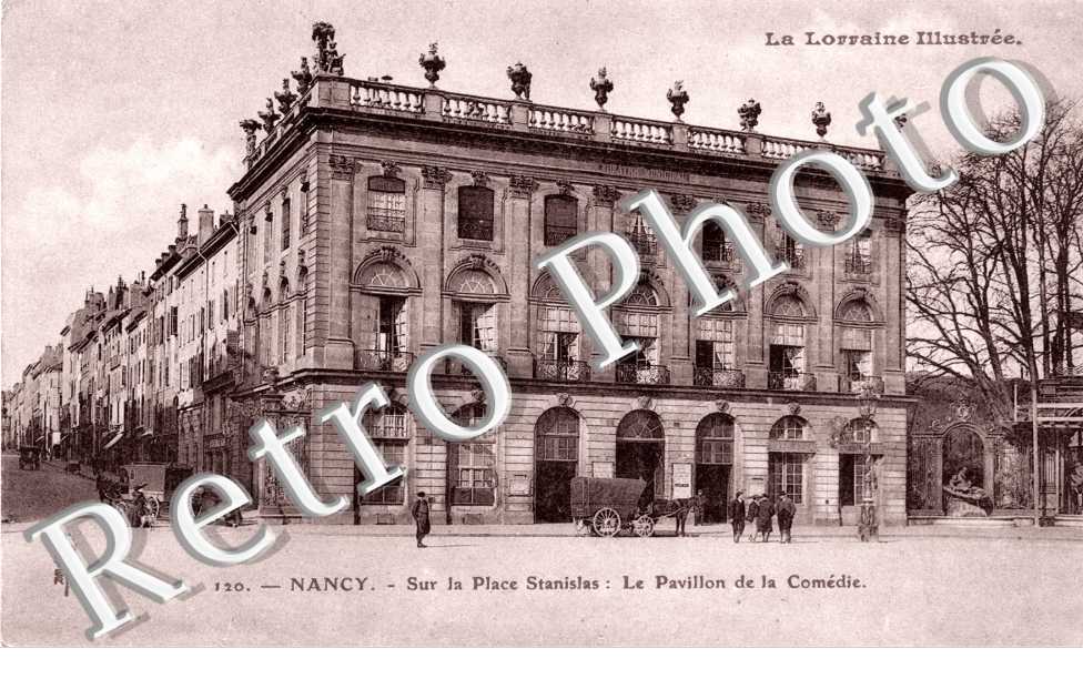 sur la place Stanislas Le pavillon de la Comedie