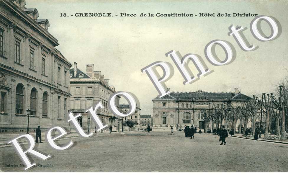 Place de la Constitution, Hotel de la Division