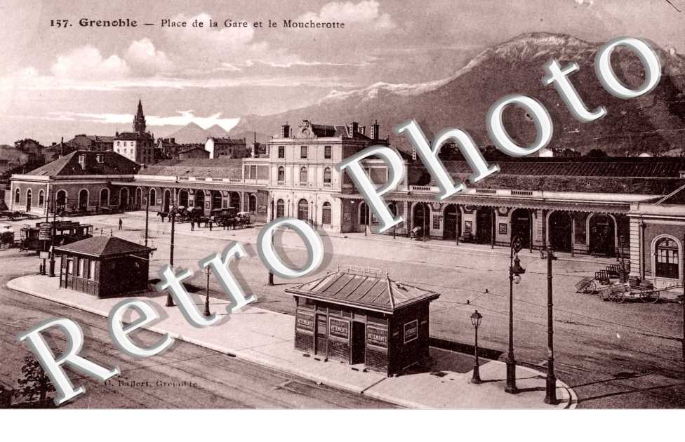 Place de la Gare et le Moucherotte