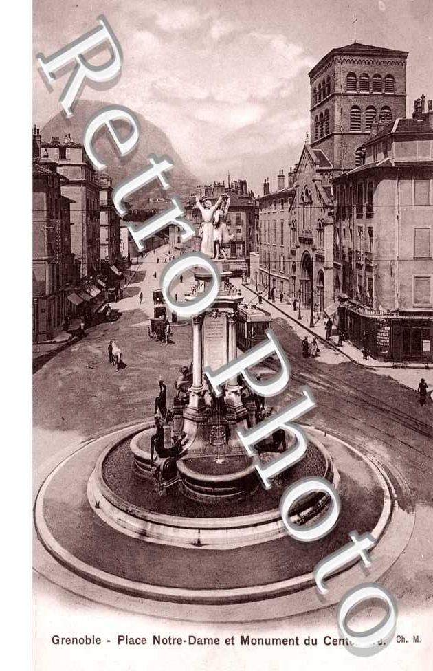 Place Notre Dame et Monument du Centenaire