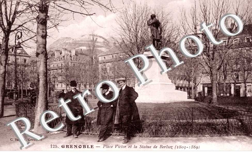 Place Victor Hugo et Statue de Berlioz