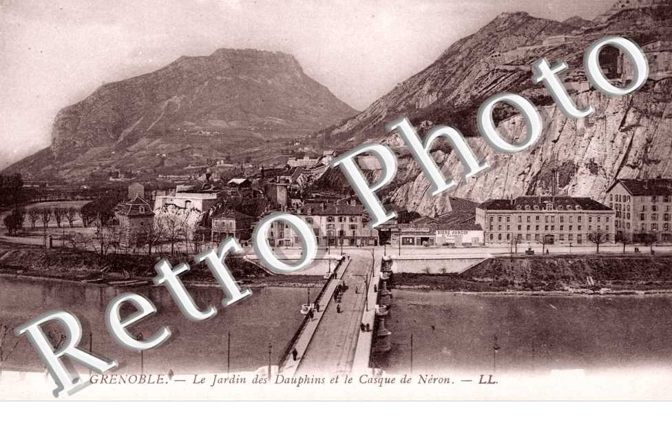 le jardin des Dauphins et le Casque de Nron