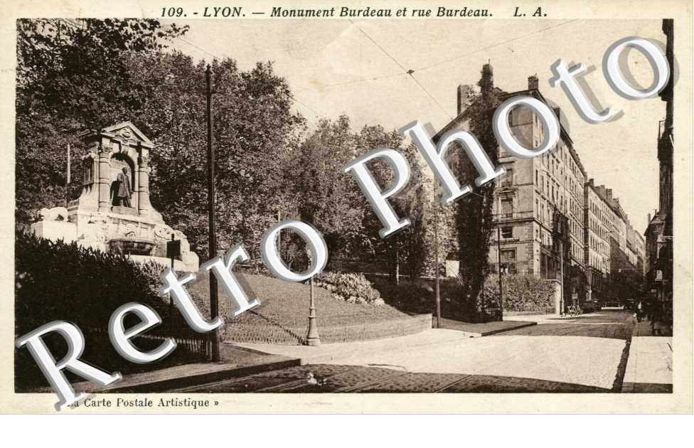 Monument Burdeau et Rue Burdeau