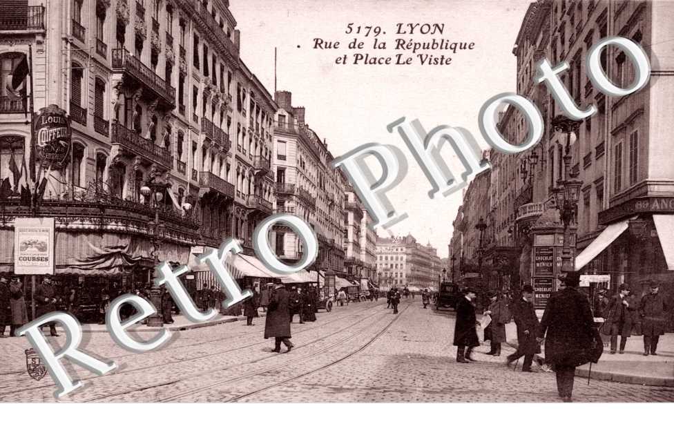 Rue de la Republique et Place Le Viste