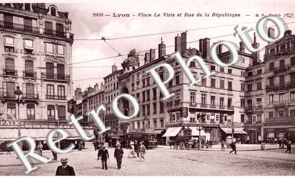 Place Le Viste et Rue de la Republique