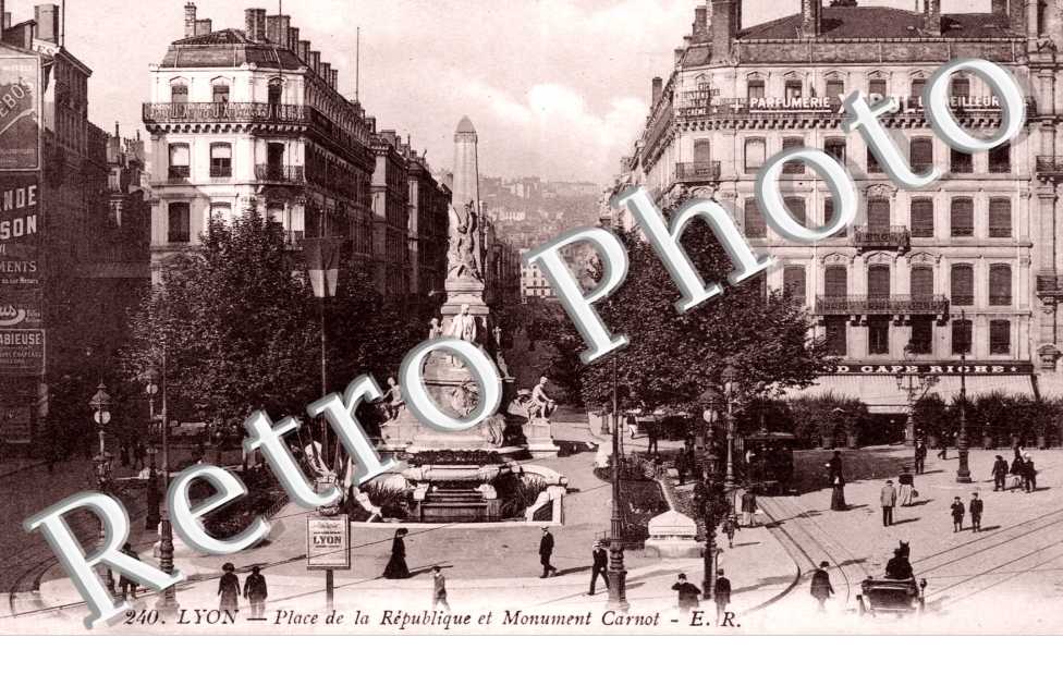 Place de la Republique et Monument Carnot