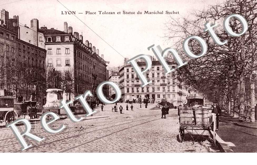 photo de village Place Tolozan et Statue du Marechal Suchet 69 LYON