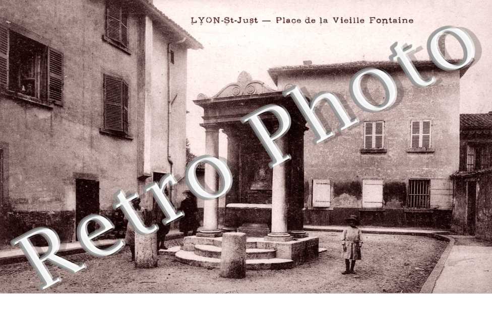 Saint Just, Place de la Vieille Fontaine