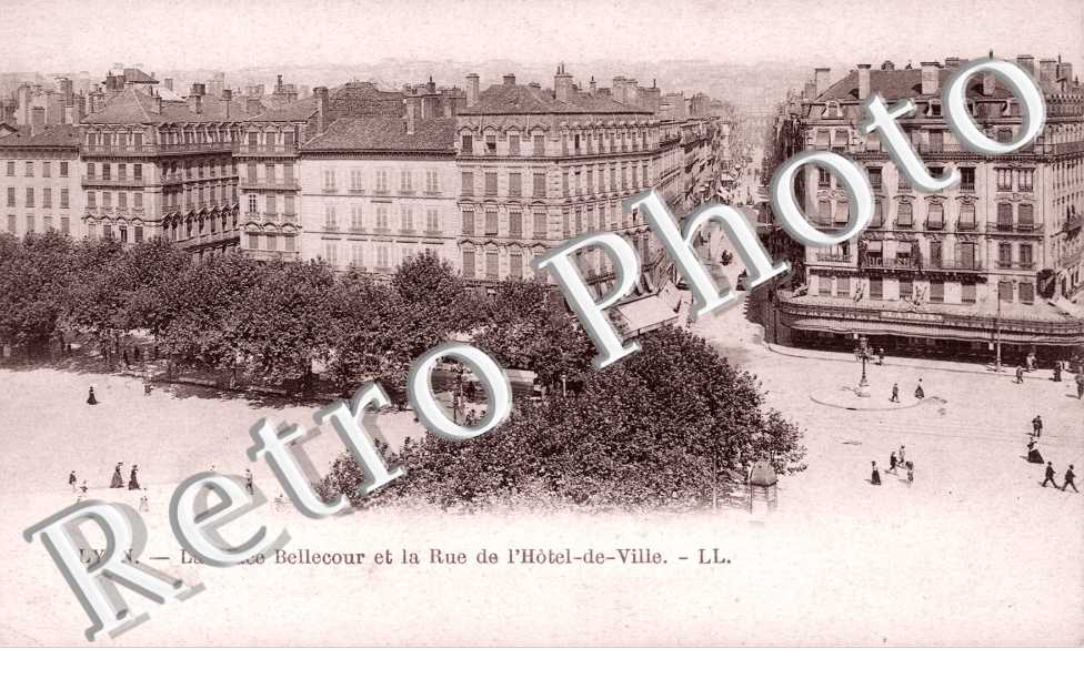 la place Bellecour et la rue de l'Hotel-de-Ville