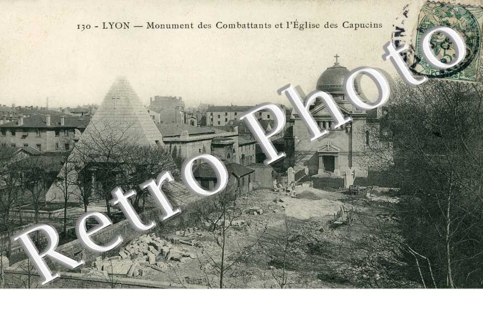 Monument des Combattants et l&#039;Eglise des Capucins
