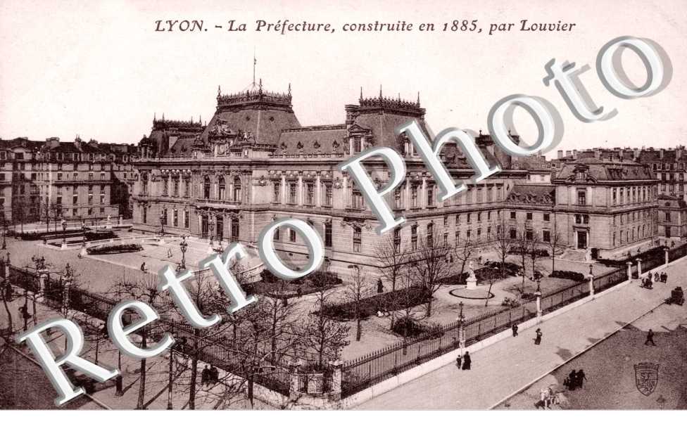 la prefecture, construite en 1885 par Louvier