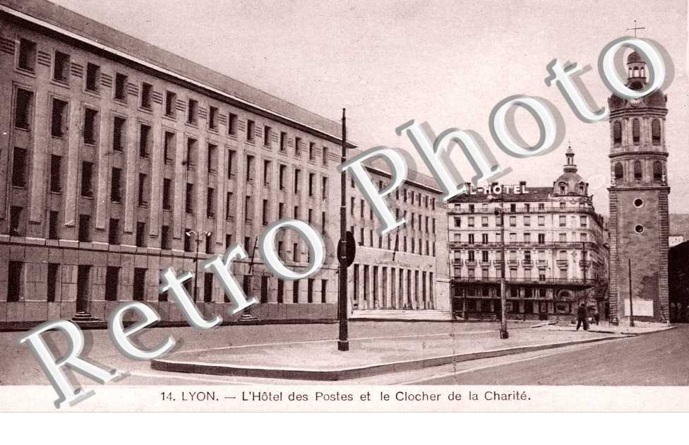 L&#039;Hotel des Postes et le Clocher de la Charite