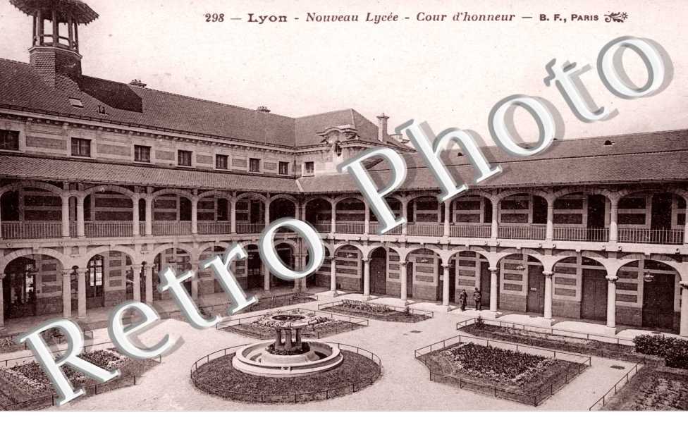 Nouveau Lycee Cour d'honneur