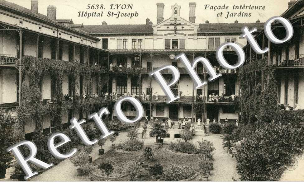 Hôpital Saint-Joseph Façade intérieure et jardins