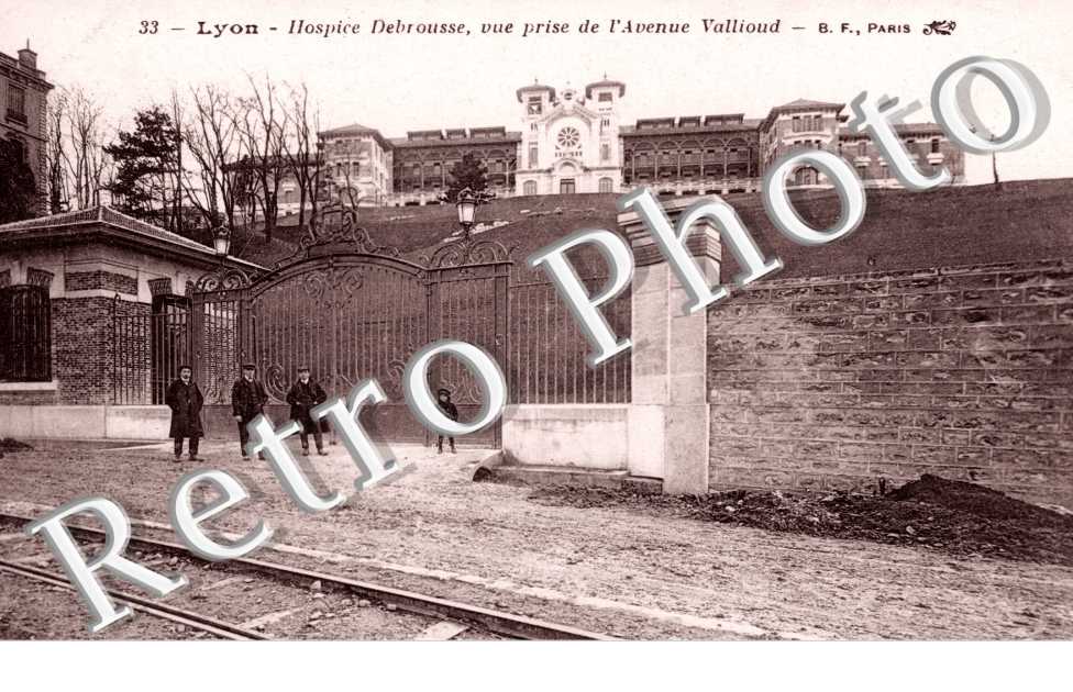 Hopital Debrousse vue prise de l'Avenue Vallioud