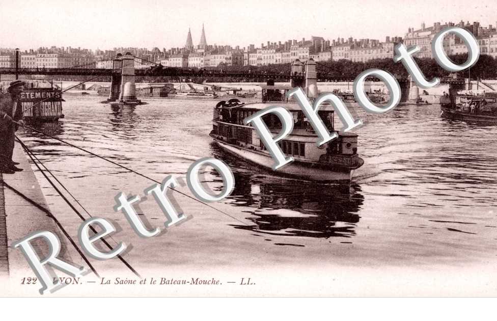 La Saone et le Bateau-Mouche