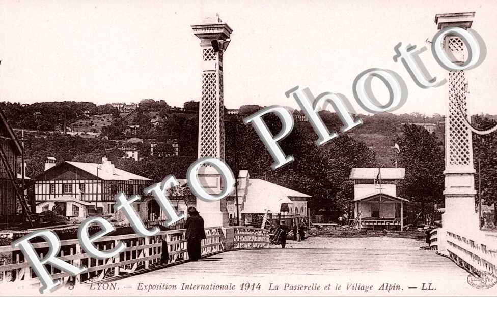 Exposition Internationale de Lyon 1914 La passerelle et le village Alpin