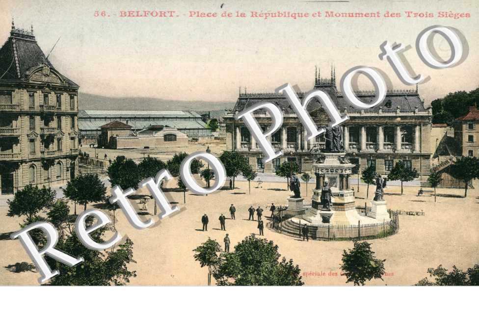 Place de la Republique et Monument des Trois Sieges