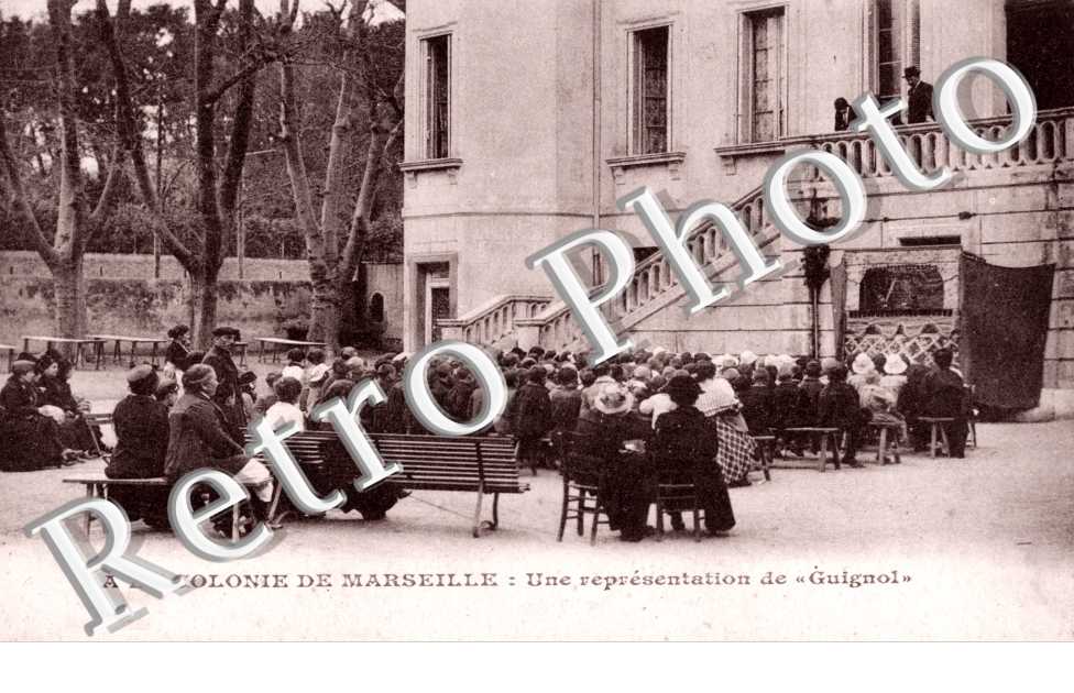 A la Colonie de Marseille, Une representation de Guignol