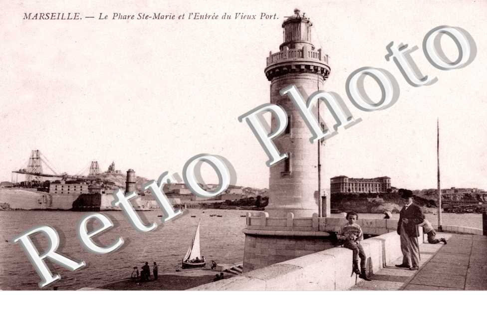 le phare Sainte Marie et l'entrée du vieux port