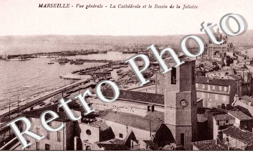 vue generale La cathedrale et le bassin de la Joliette
