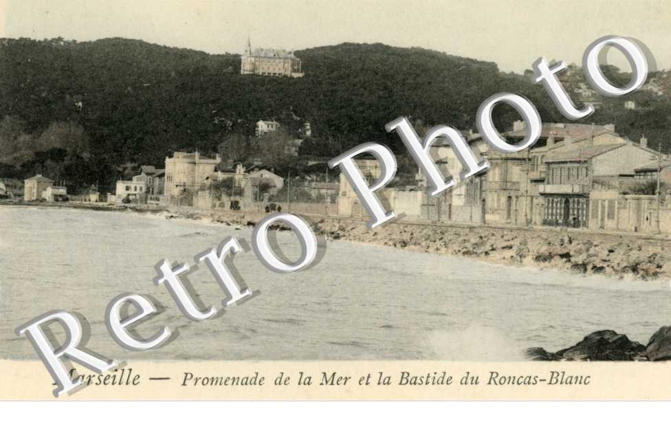 Promenade de la Mer et la Bastide du Roncas Blanc