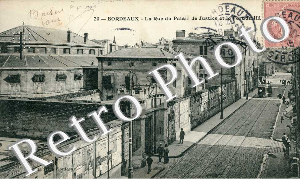La rue du Palais de Justice et le fort 