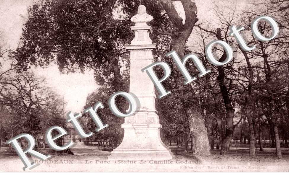 Le parc - statue de Camille Godardl