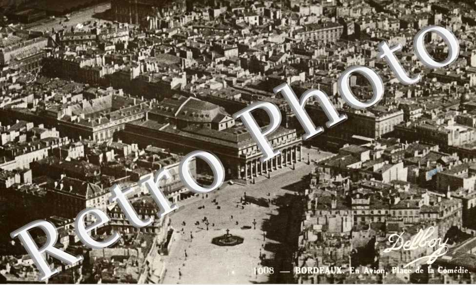 En Avion - Place de la Comedie