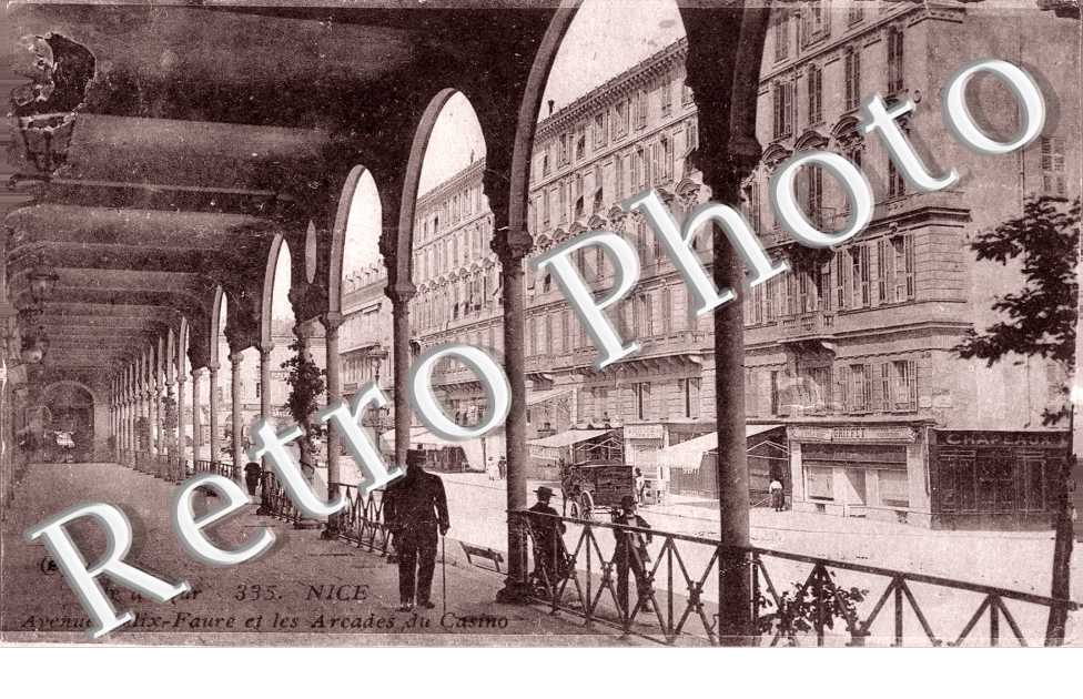 Avenue Felix Faure et les arcades du Casino