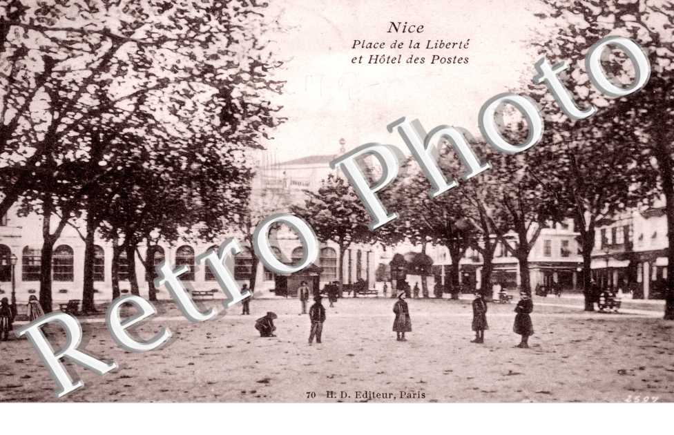 place de la Liberte et Hôtel des Postes
