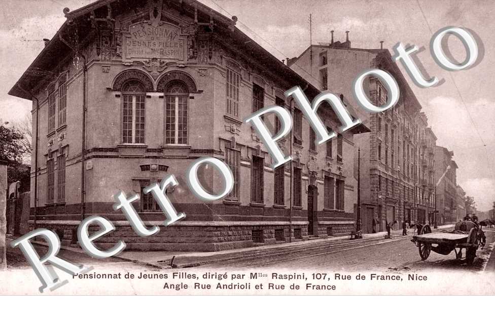 Pensionnat de Jeunes Filles, angle rue Andrioli et Rue de France