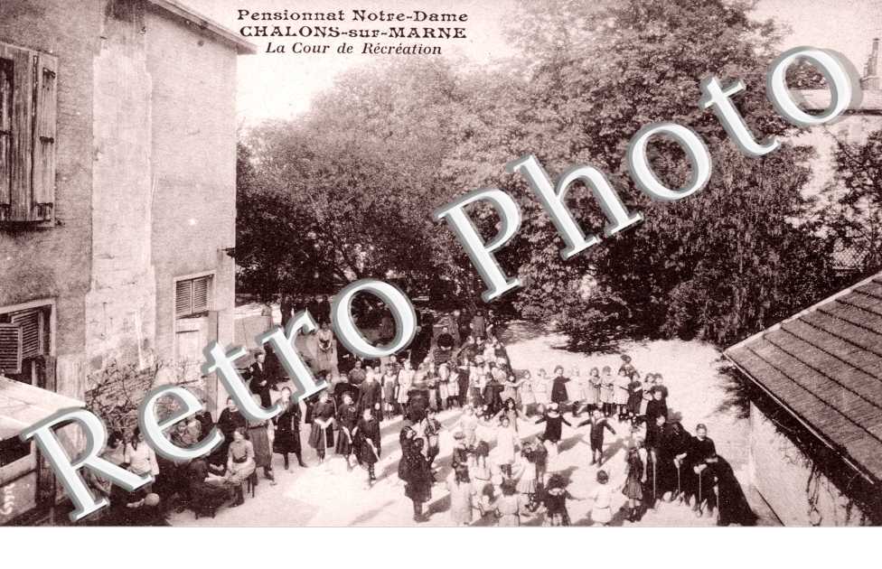 Pensionnat Notre Dame - La Cour de Recreation