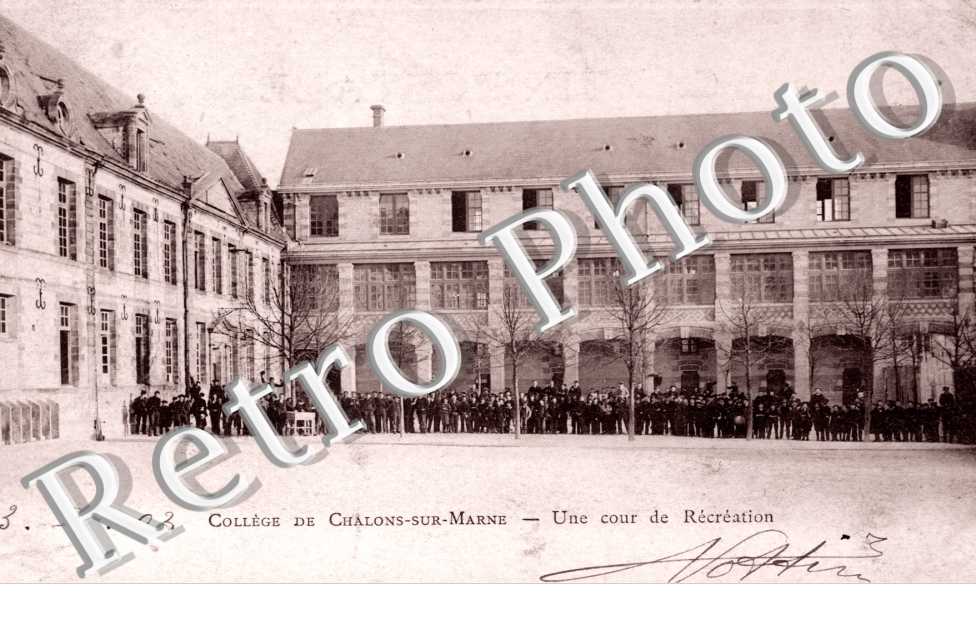 College - Une cour de recreation